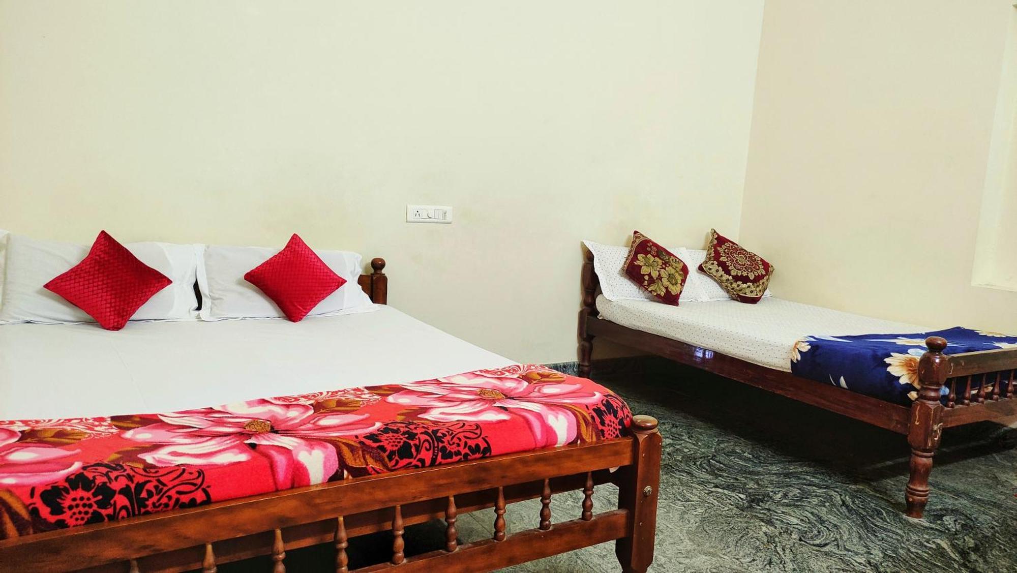 Homestay Kurumbalakotta Village *